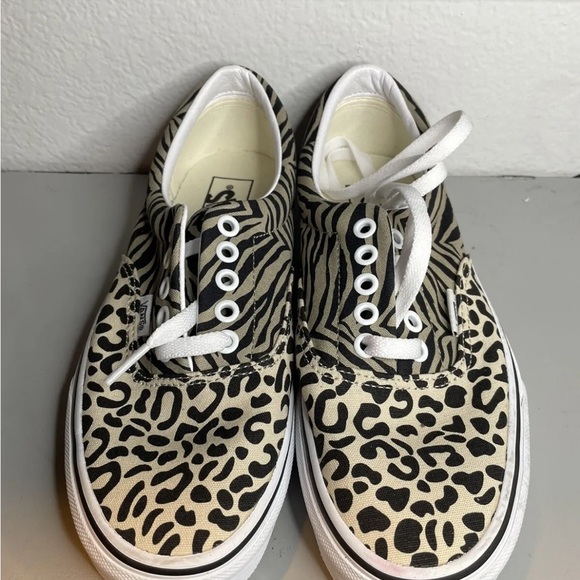 Vans - Picture 2 of 4